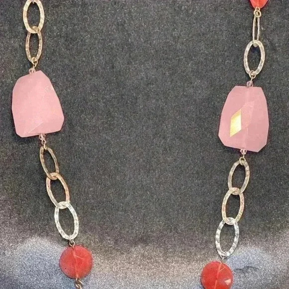 Necklace- Long light pink and dark pink plastic stones w/ hammered silver - Picture 3 of 4